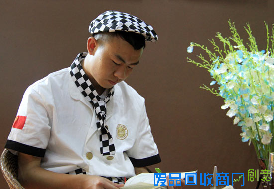 双学位毕业生回炉重庆新东方 学西点点亮创业梦想