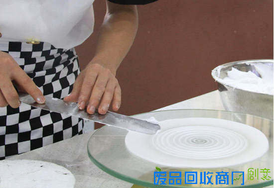 双学位毕业生回炉重庆新东方 学西点点亮创业梦想