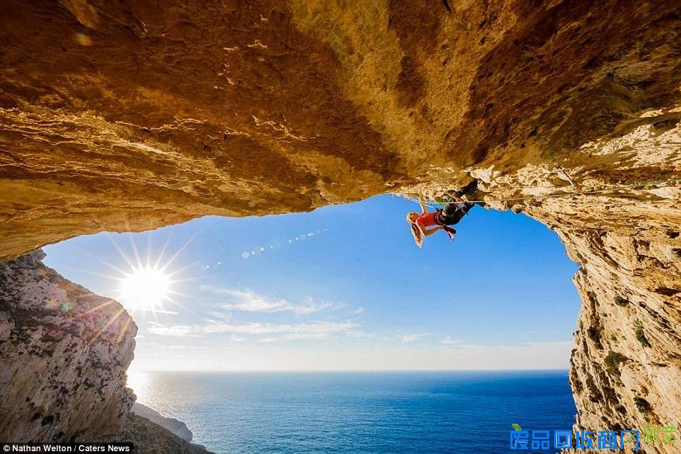 峭壁上的美女攀岩家 华声在线衡阳频道