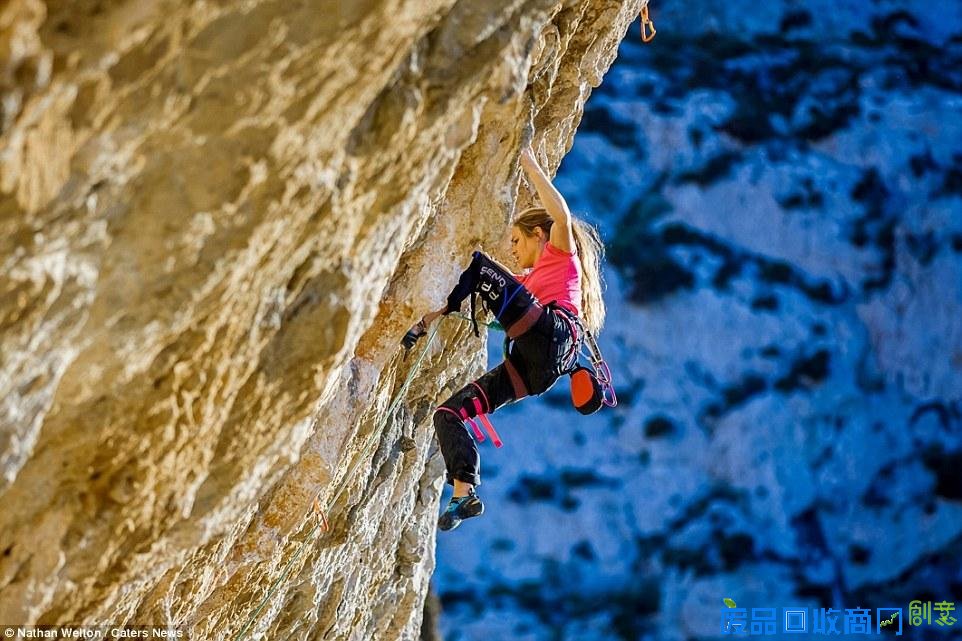 峭壁上的美女攀岩家 华声在线衡阳频道