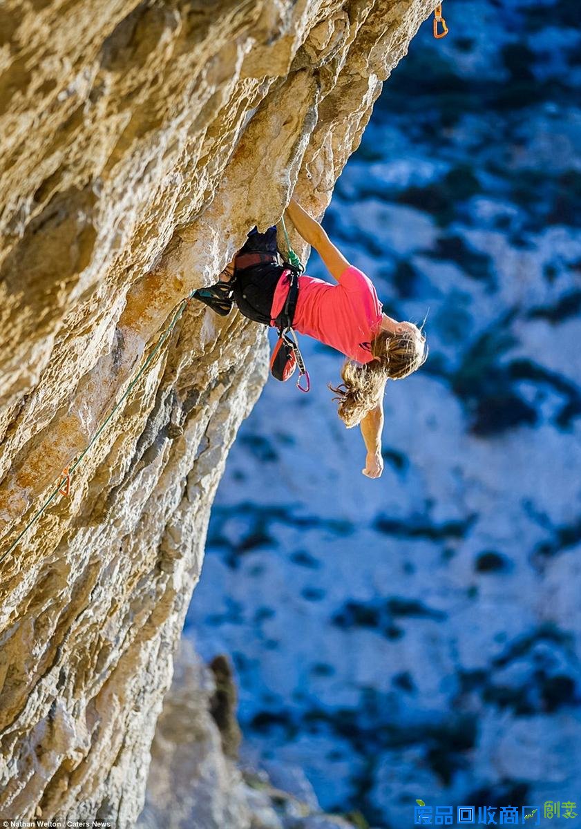 峭壁上的美女攀岩家 华声在线衡阳频道