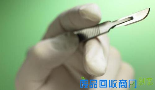 在太空无重力环境下，外科手术可能会极其艰难，充满风险。