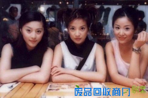 美女合照必有一丑 揭晓娱乐圈“潜规则”明星拍照心机太重