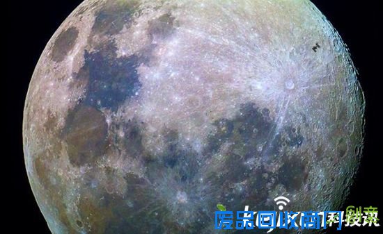 澳大利亚摄影师拍摄国际空间站飞掠月球表面