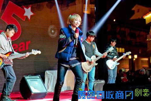 玩cosplay的学生动漫乐队