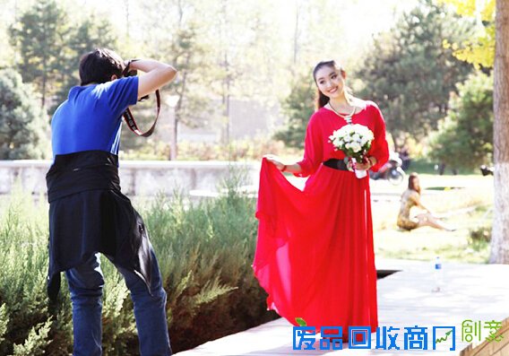 外景地美姿造型摄影、数码封面人物设计竞赛项目成功举行