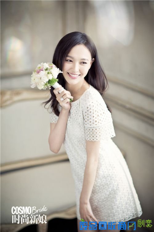 唐嫣婚纱照美艳曝光 再登时尚大刊封面