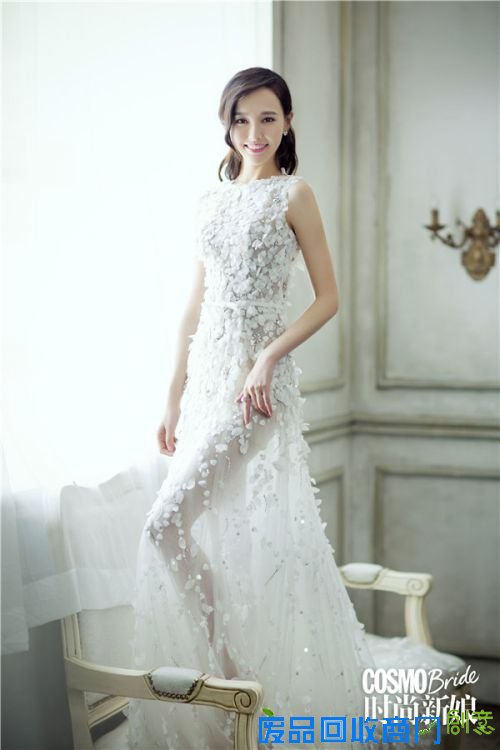 唐嫣婚纱照美艳曝光 再登时尚大刊封面