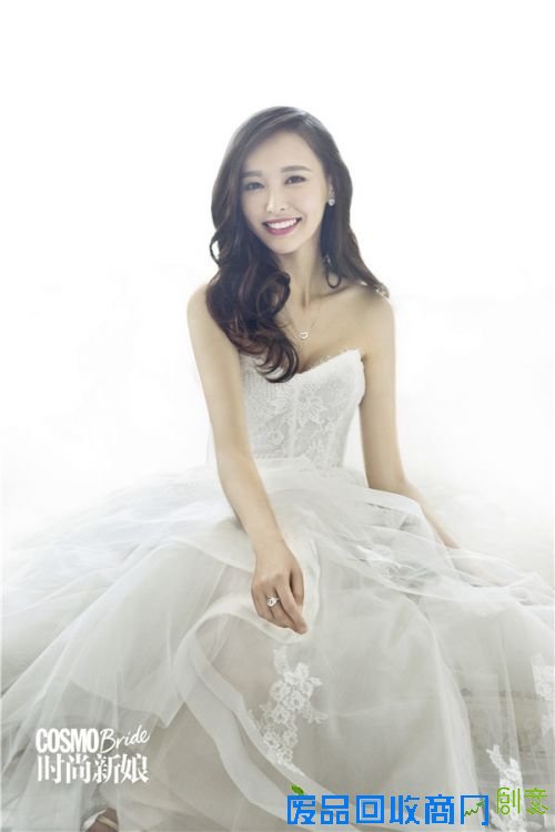 唐嫣婚纱照美艳曝光 再登时尚大刊封面