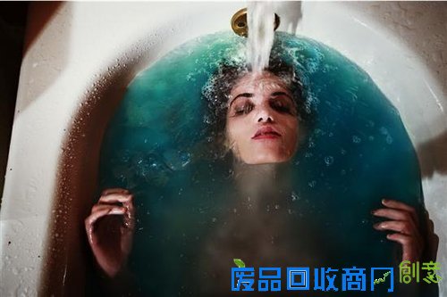 性感唯美 摄影师拍浴缸中的美女(一)
