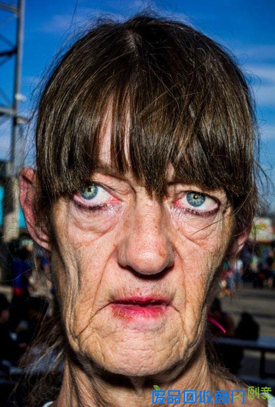 美摄影师街头拍路人肖像照引人深思（高清组图）