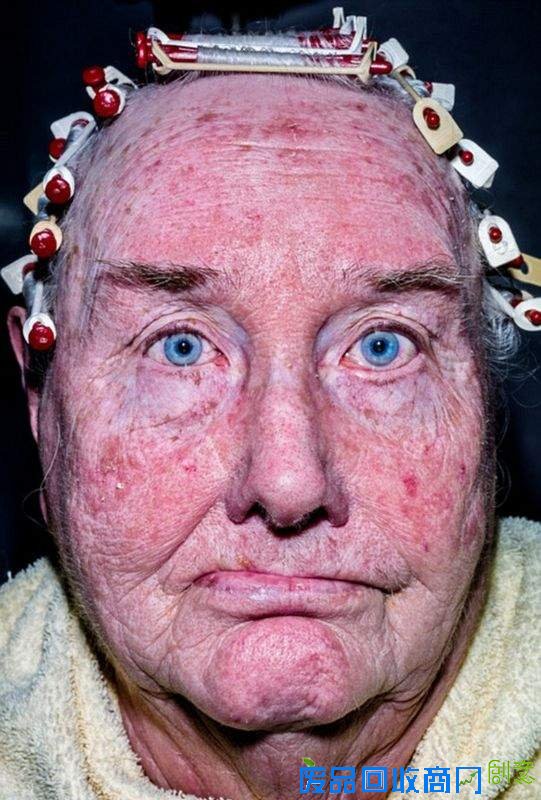 美摄影师街头拍路人肖像照引人深思（高清组图）