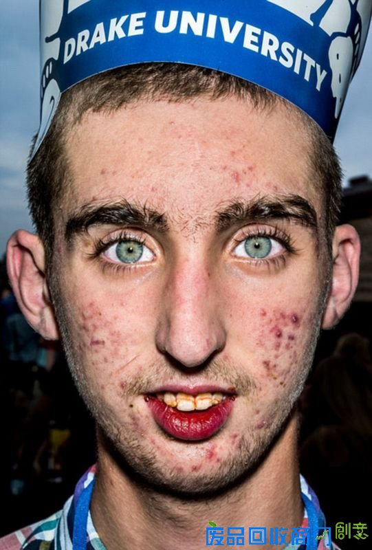 美摄影师街头拍路人肖像照引人深思（高清组图）