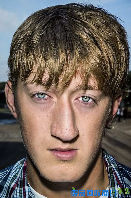 美摄影师街头拍路人肖像照引人深思（高清组图）