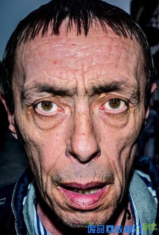 美摄影师街头拍路人肖像照引人深思（高清组图）