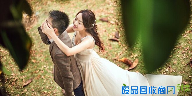 唯美婚纱照怎样拍 表情自然仪态端庄