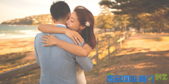 唯美婚纱照怎样拍 表情自然仪态端庄