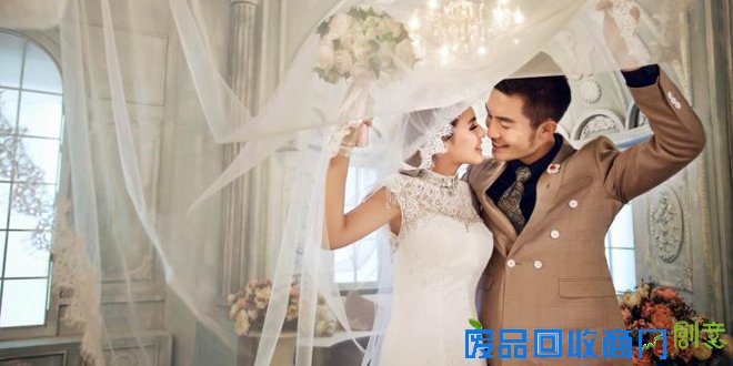 唯美婚纱照怎样拍 表情自然仪态端庄