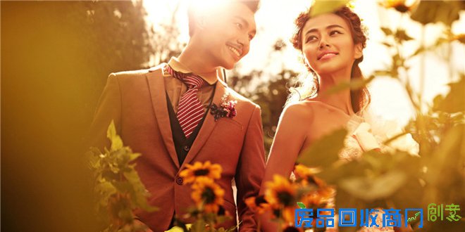 唯美婚纱照怎样拍 表情自然仪态端庄