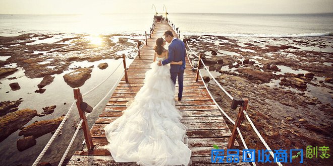 唯美婚纱照怎样拍 表情自然仪态端庄