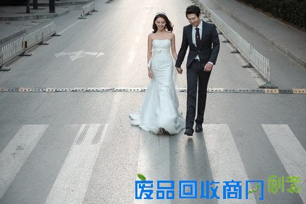 盘点新郎新娘那些婚纱照发型照欣赏