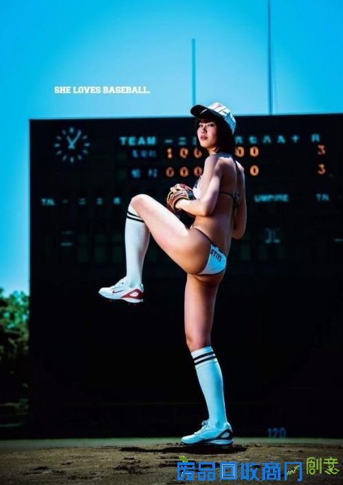 日本“宅男女神”性感爆红