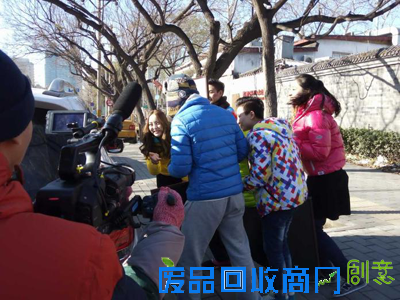 范美鹪滴滴宣传片拍摄 甜美笑容引关注