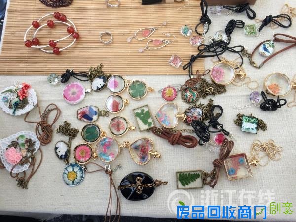 杭州上城区“尚小创”青年创意大街开街 市民现场体验文创魅力