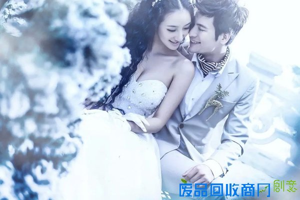 雪景婚纱照让我们与雪起舞