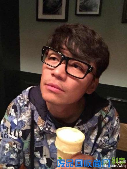 高晓松自拍 8个自拍起来丧心病狂的明星