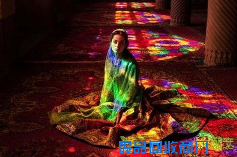 女摄影师欲拍遍世界各地的美女