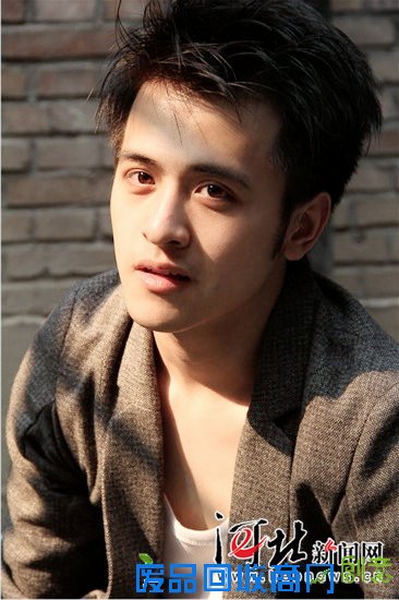 应岱臻电影首秀 气质忧郁塑造落魄青年(图)-娱乐明星-人物频道-中工网