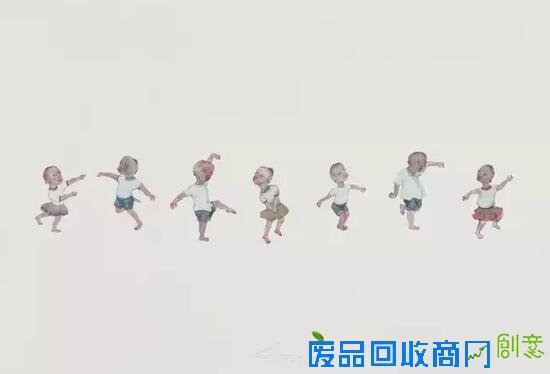 这些画和她一样干净、漂亮又伤感