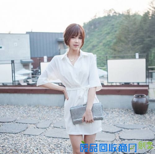 网络女主播神因不科学的身材爆红