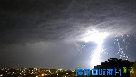 数周前，悉尼、墨尔本等地也经历了多次暴雨，潮湿天气仍在持续。[!--empirenews.page--]