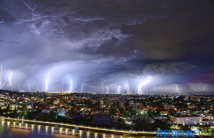 布里斯班摄影师抓拍10万道闪电 又美又恐怖(组图)