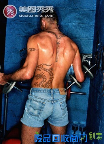 美图秀秀 1分钟型男纹身术!