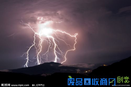 如天罚降临有人被劈！摄影师抓拍10万道闪电 又美又恐怖