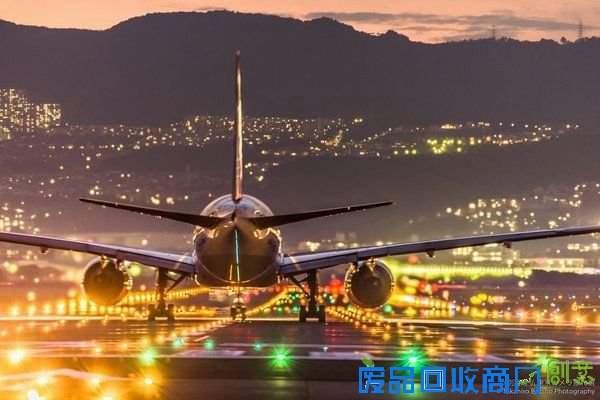 图片 美爆！摄影师拍摄大阪机场迷人光影下的飞机