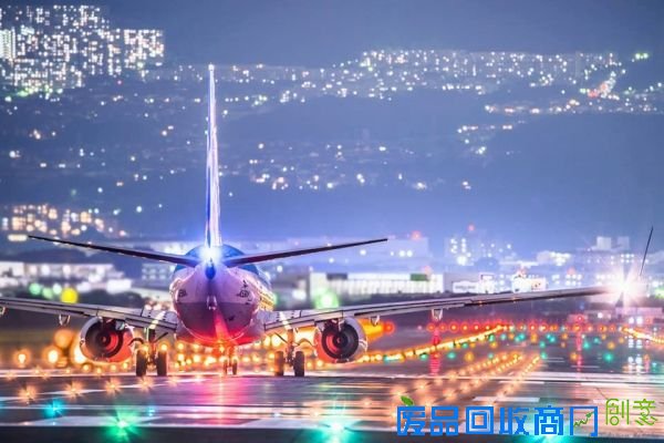 美爆！摄影师拍摄大阪机场迷人光影下的飞机