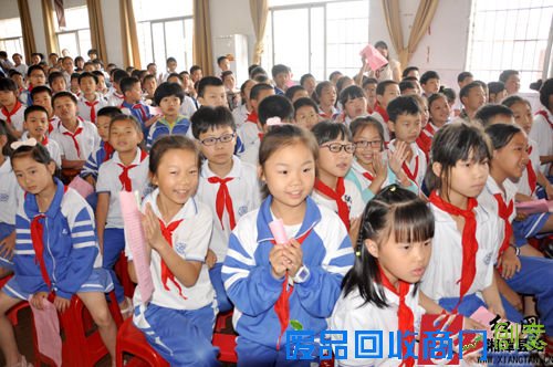 “六年级的哥哥姐姐们好棒啊！”