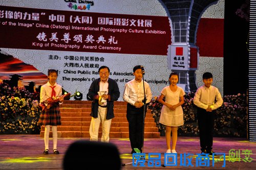 十位摄影大师昨晚获颁“镜美尊”