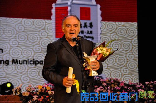 十位摄影大师昨晚获颁“镜美尊”