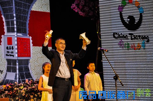 十位摄影大师昨晚获颁“镜美尊”