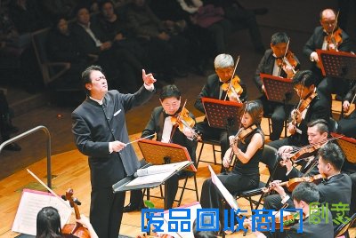经过三十多年的艺术熏陶，曾经的舶来品——新年音乐会如今已成为中国人的一种高雅生活方式。随着更多人对这种迎新方式的认可，近日，在北京昔日的一处皇家园林内，专为合家观众准备的系列跨年音乐会已做好“供暖”准备，只等辞旧迎新之际奏响温馨旋律。