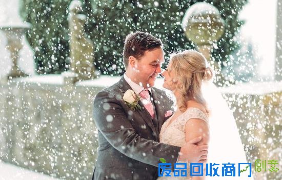 雪景婚纱照惊艳：冰雪奇缘 来自冬天的祝福