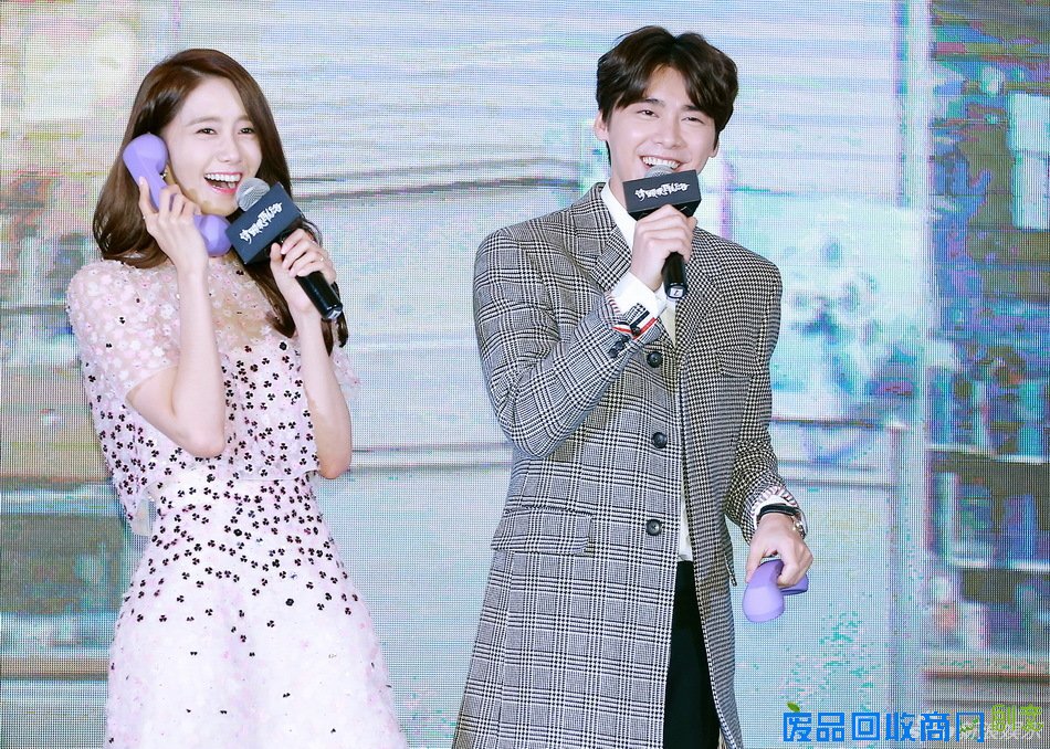 允儿秀中文祝李易峰出道八周年 一起跳Gee(组图)