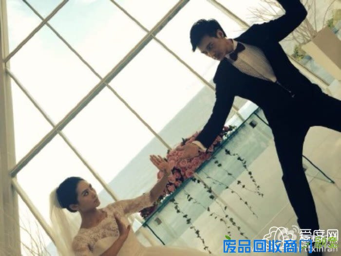 “安小主”陶昕然唯美婚纱照曝光 蓝天碧海恩爱羡煞旁人！