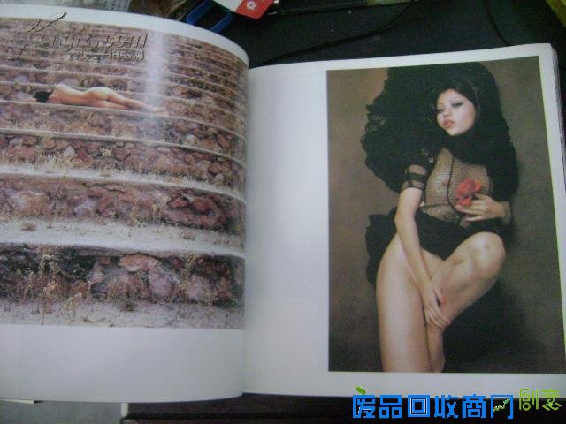 人体艺术摄影图片二 臀部疼痛是什么原因:性感人体艺术摄影 光线暧昧用色大胆图片