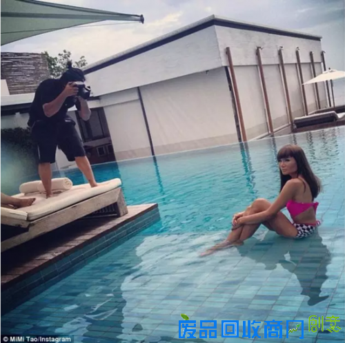 和尚变性后当模特 代言内衣走红